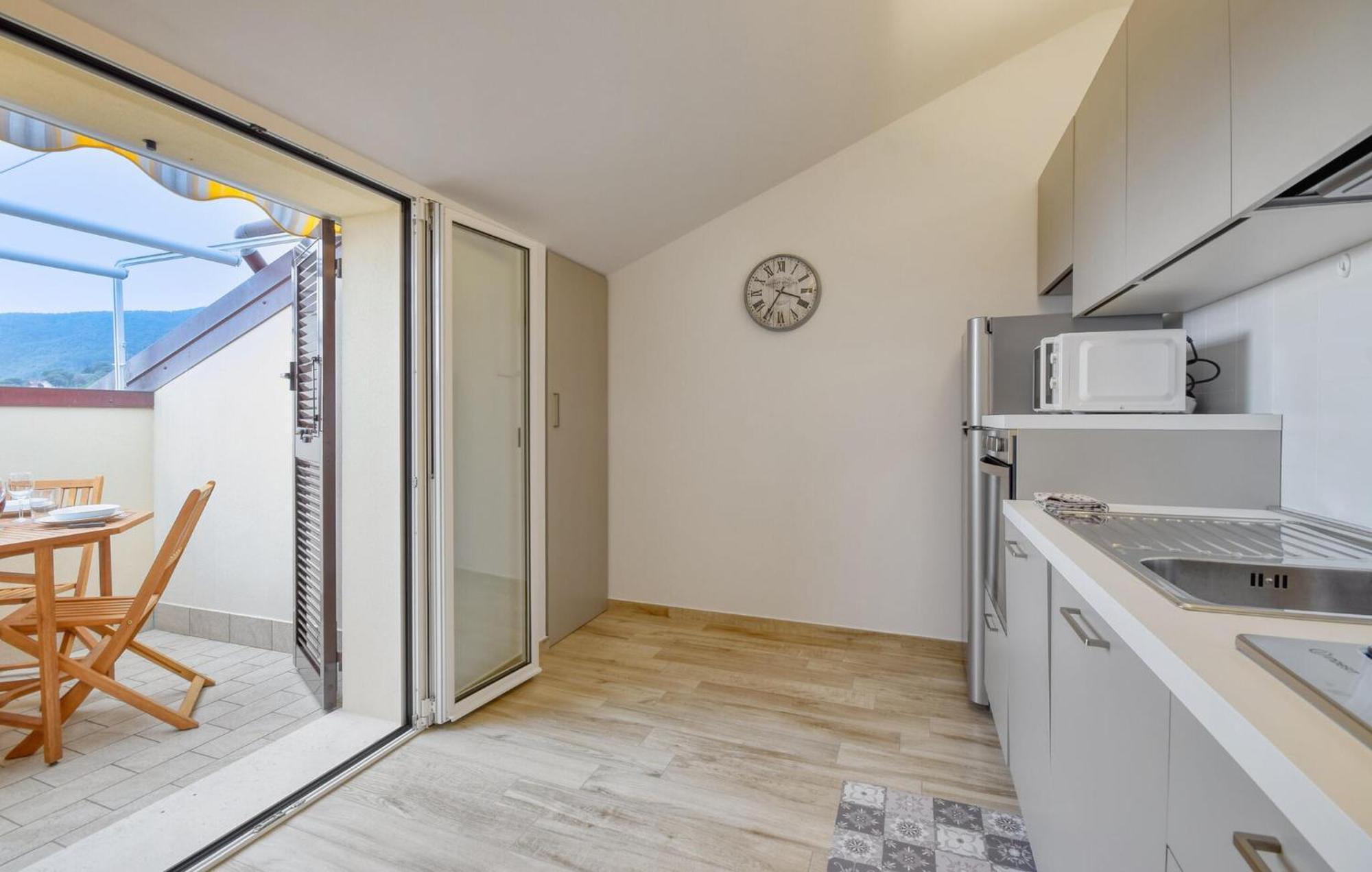 Beautiful Apartment In Moneglia With Kitchen Екстериор снимка